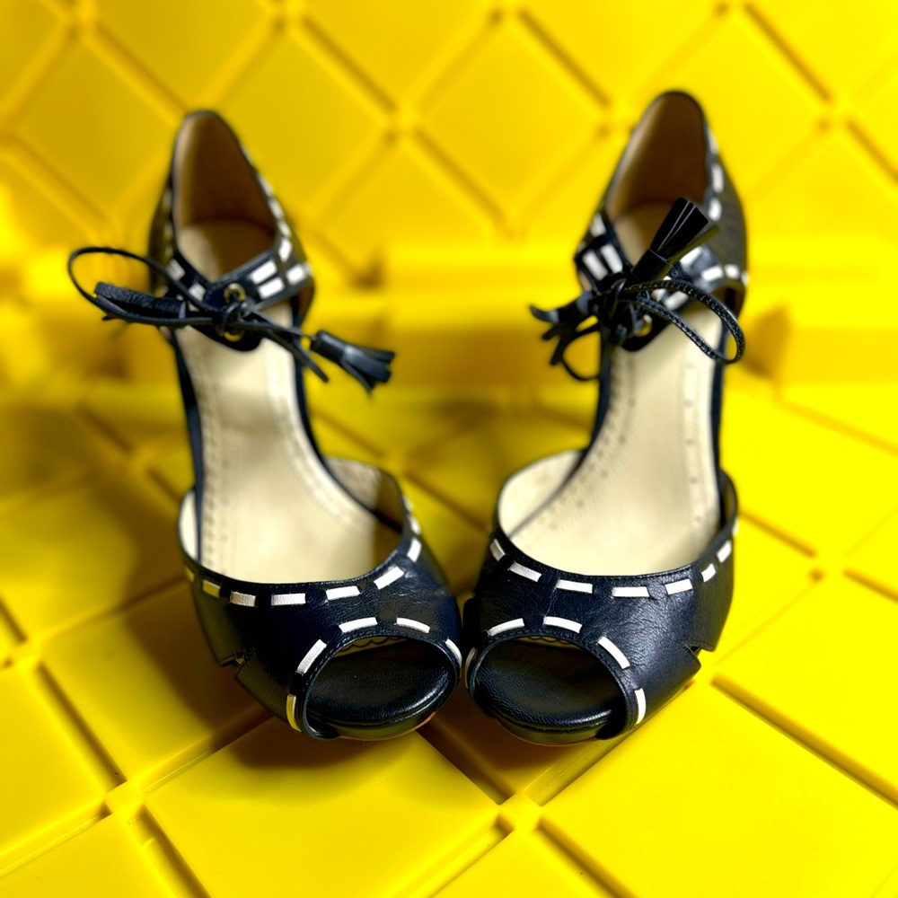 Brooks Brothers Navy Heels Size 7